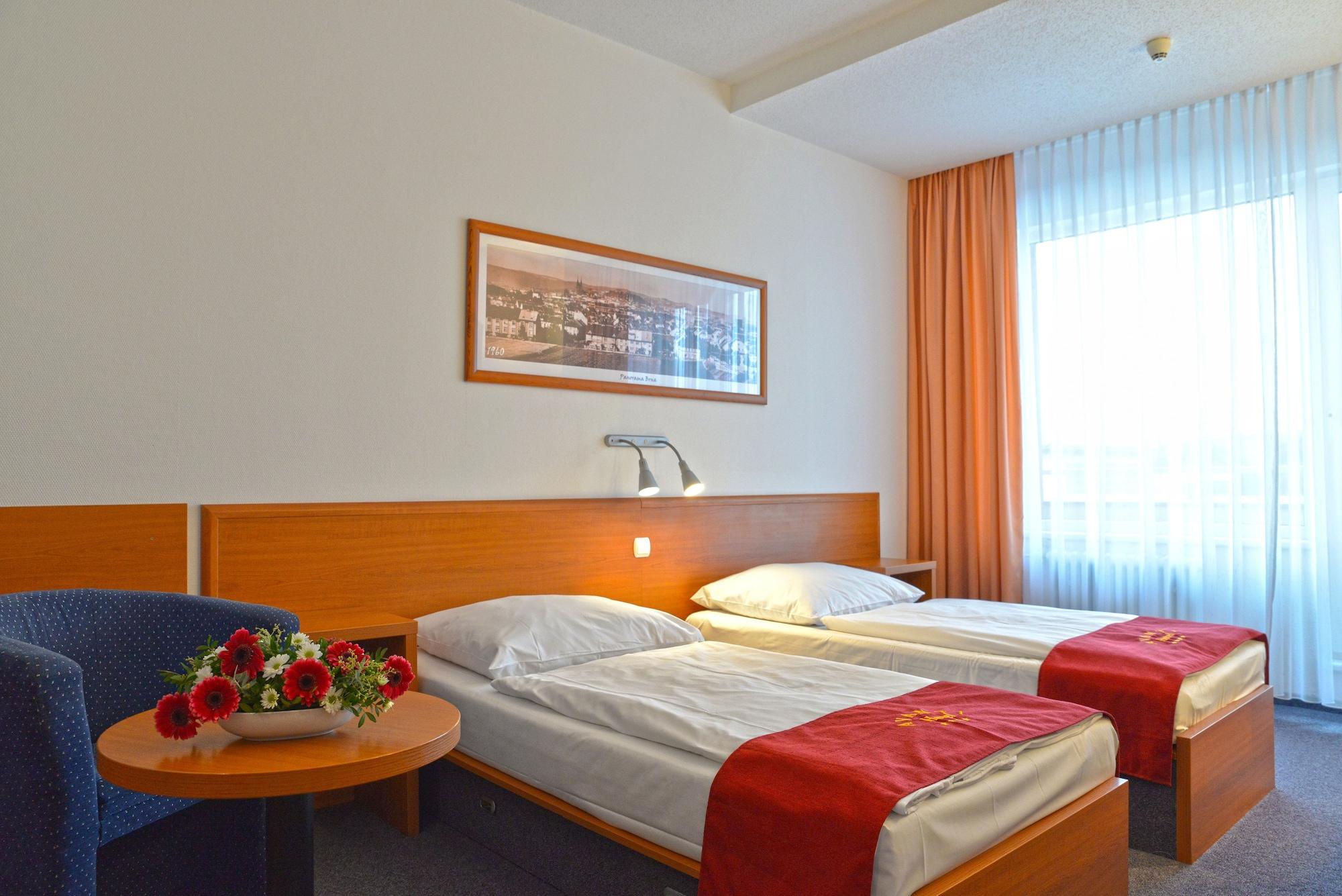 Avanti Hotel Brno Buitenkant foto