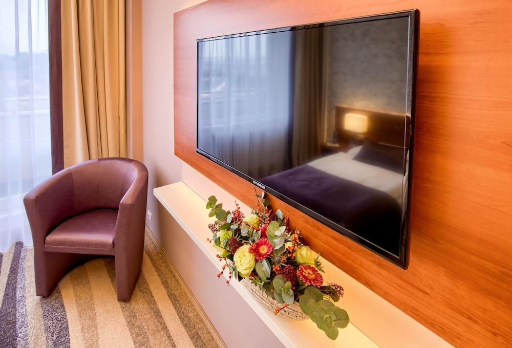 Avanti Hotel Brno Buitenkant foto