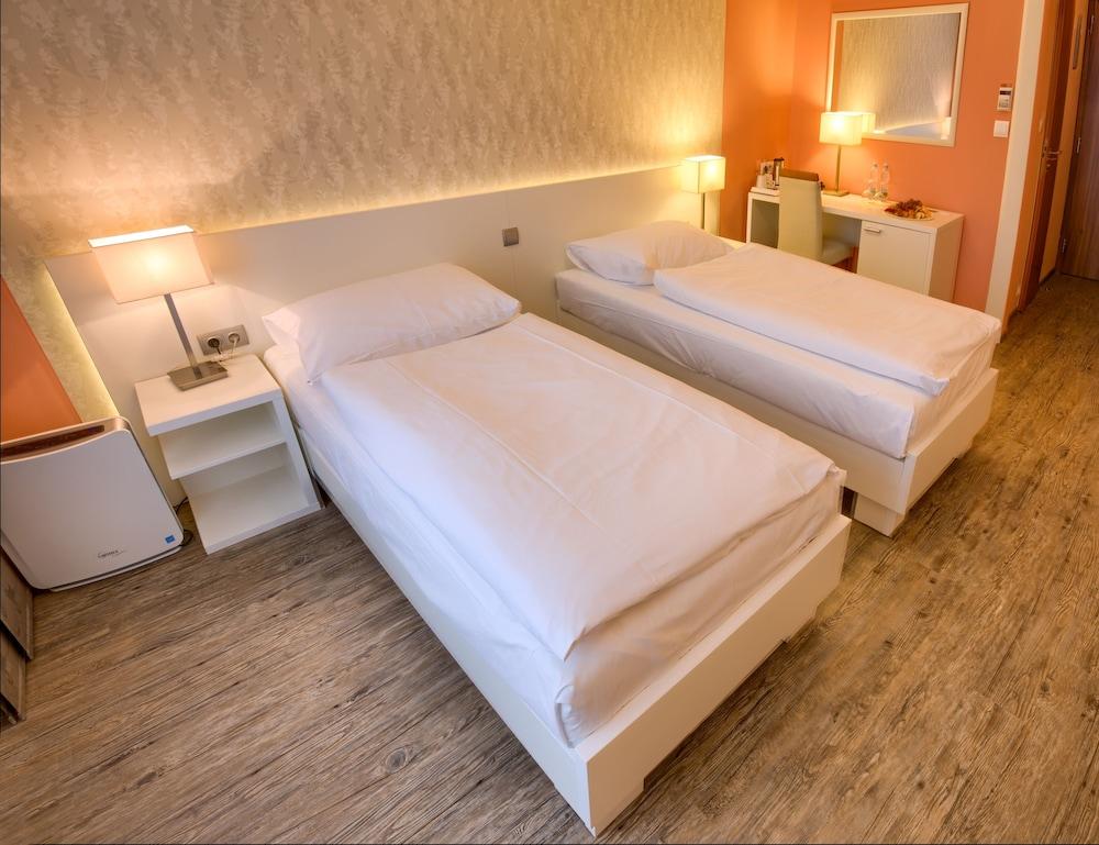 Avanti Hotel Brno Buitenkant foto