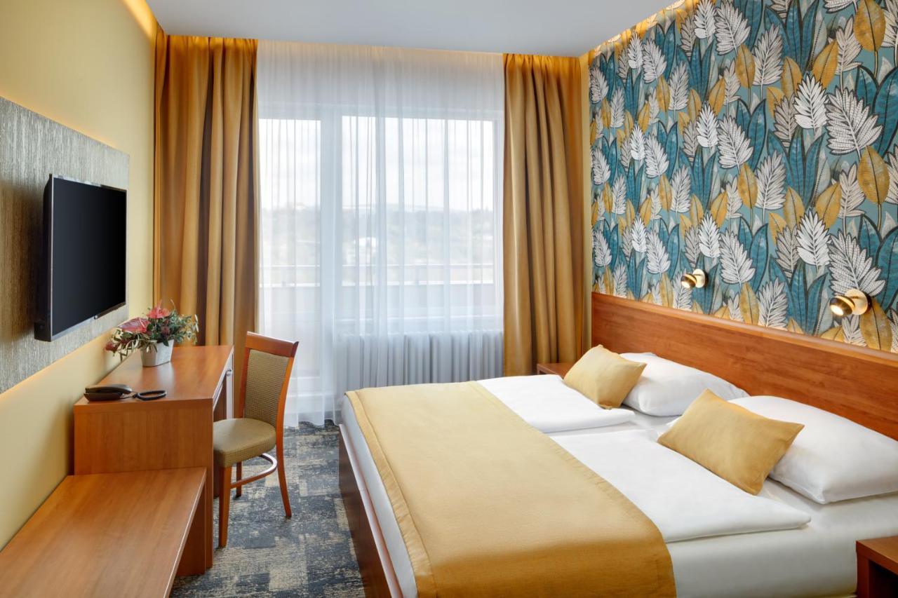 Avanti Hotel Brno Buitenkant foto