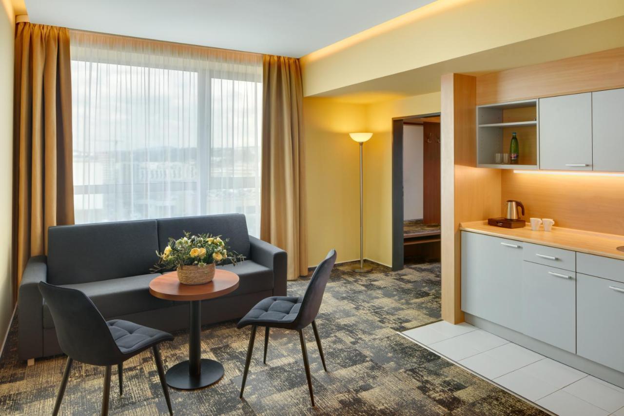 Avanti Hotel Brno Buitenkant foto