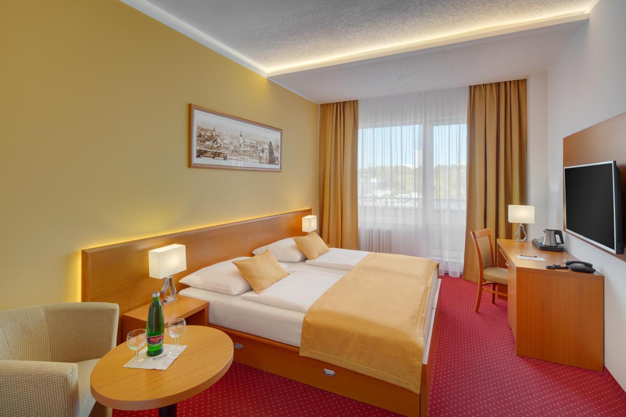 Avanti Hotel Brno Buitenkant foto