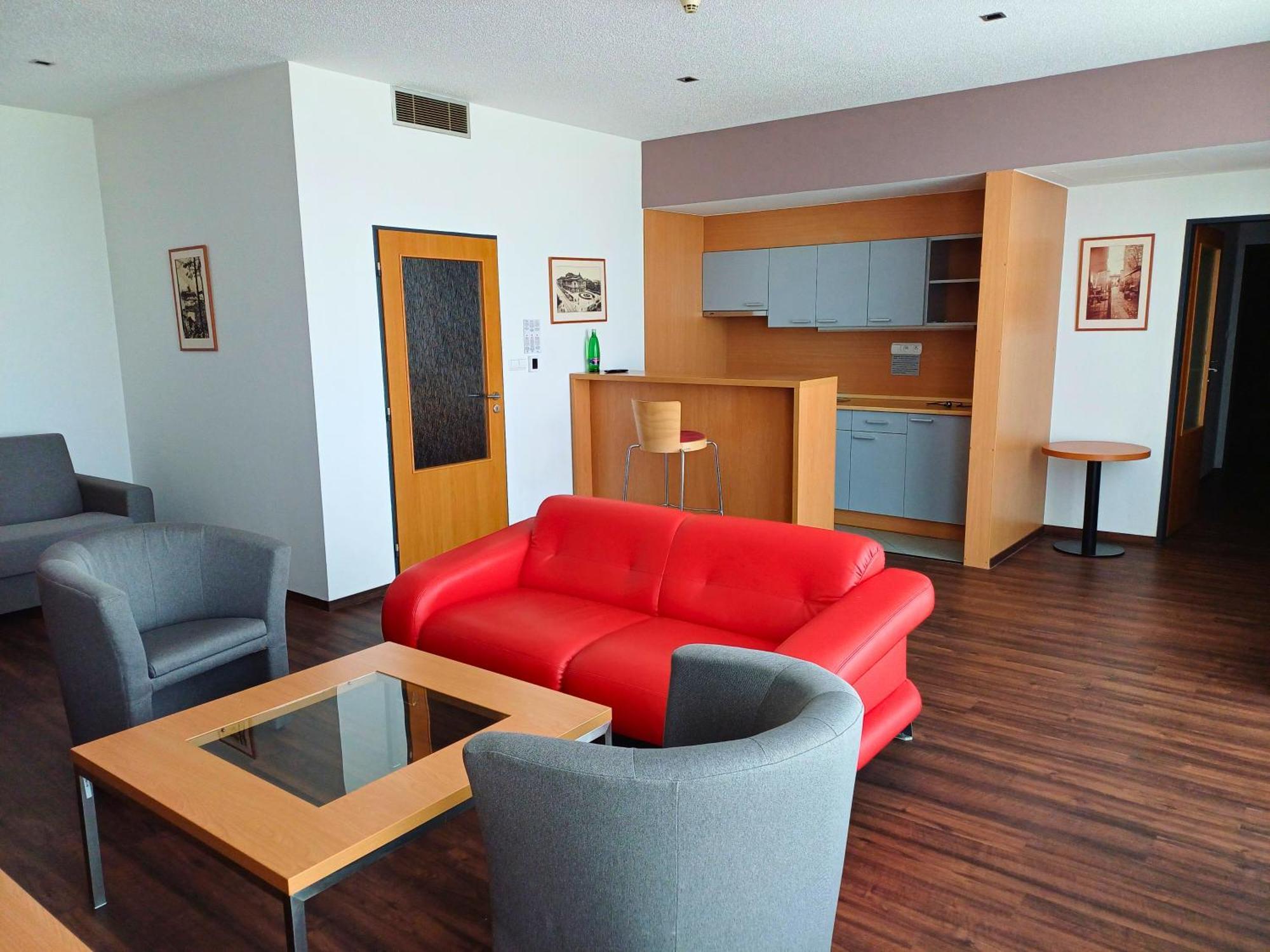Avanti Hotel Brno Buitenkant foto