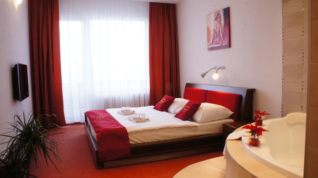 Avanti Hotel Brno Buitenkant foto