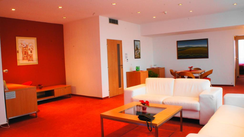 Avanti Hotel Brno Buitenkant foto
