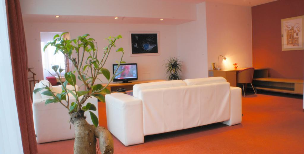 Avanti Hotel Brno Buitenkant foto