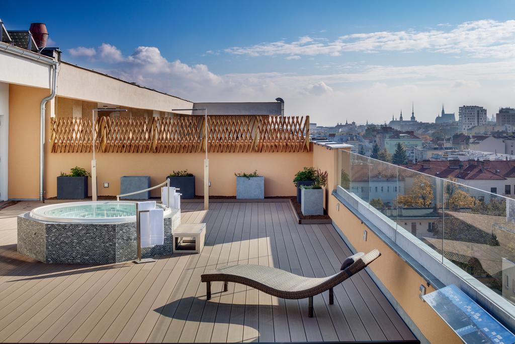 Avanti Hotel Brno Buitenkant foto