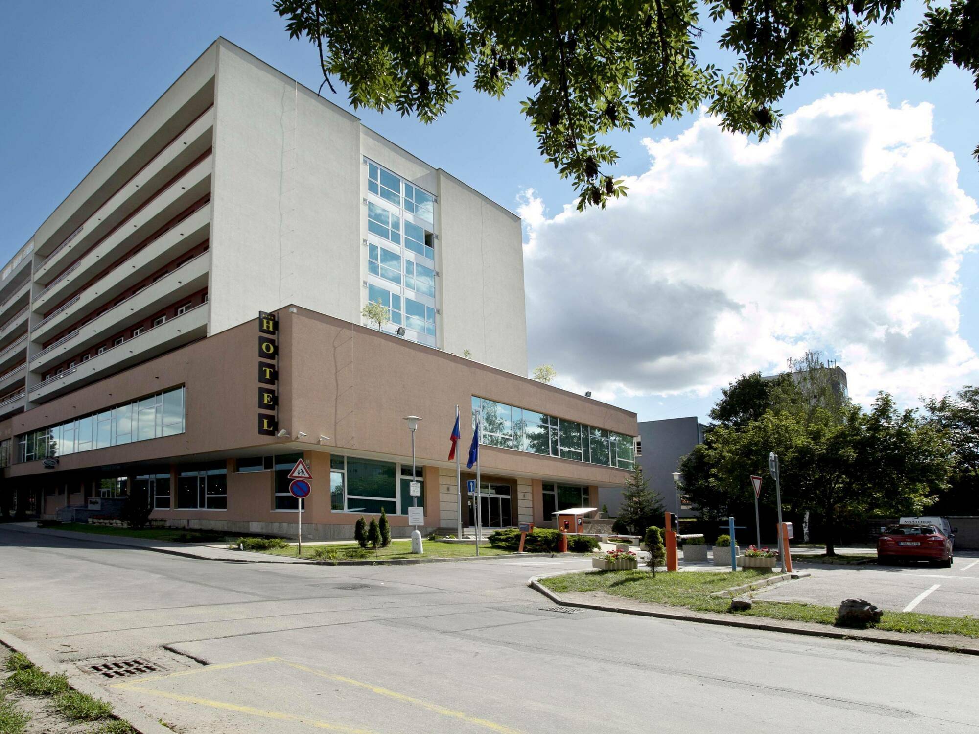 Avanti Hotel Brno Buitenkant foto